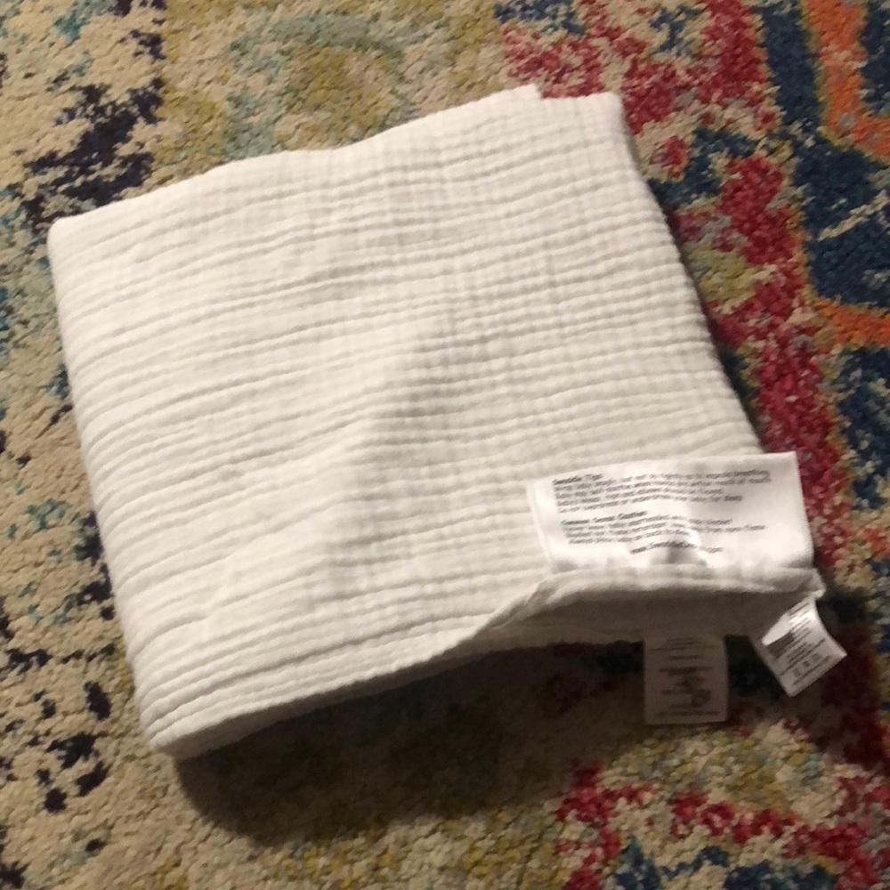 🧜🏼‍♀️3 for $15 listing!🧜🏼‍♀️ swaddle designs muslin blanket